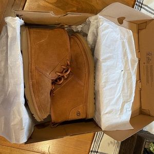 UGG  Neumel in chestnut Youth size 5